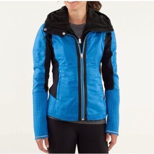 Lululemon Run Bundle Up Jacket in Black & Beaming Blue W/ Hood Size 6